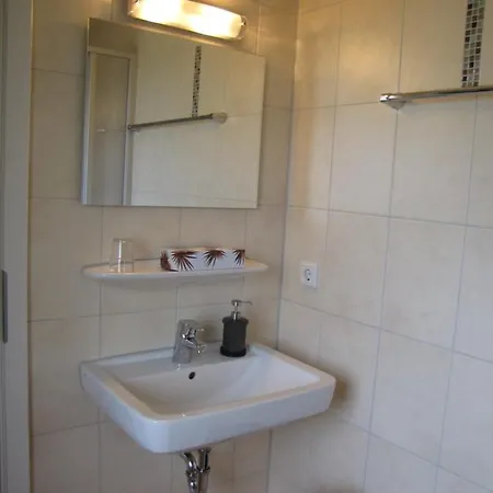 ホテル Strandhotel-najade 2*