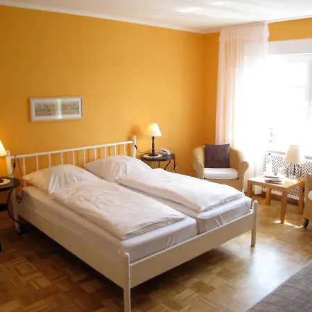 Strandhotel-najade 2* בורקום